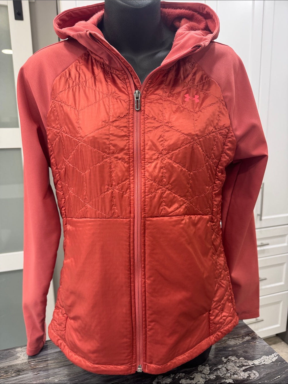 Under Armour ColdGear Reactor Hooded Jacket – Women’s Small | Coral